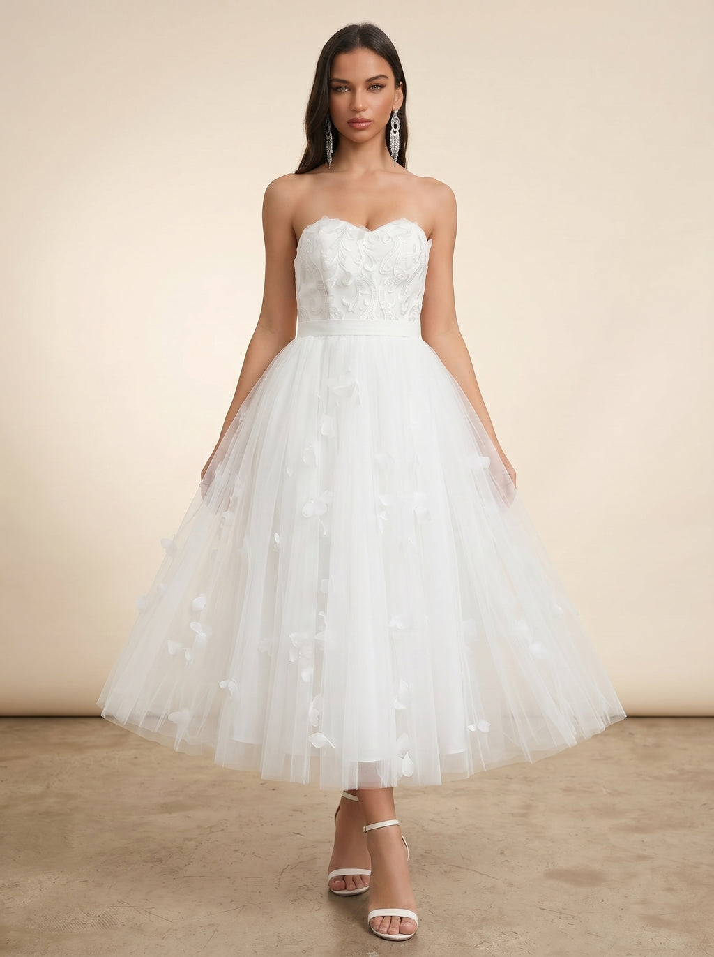 3D appliques strapless tulle wedding dress