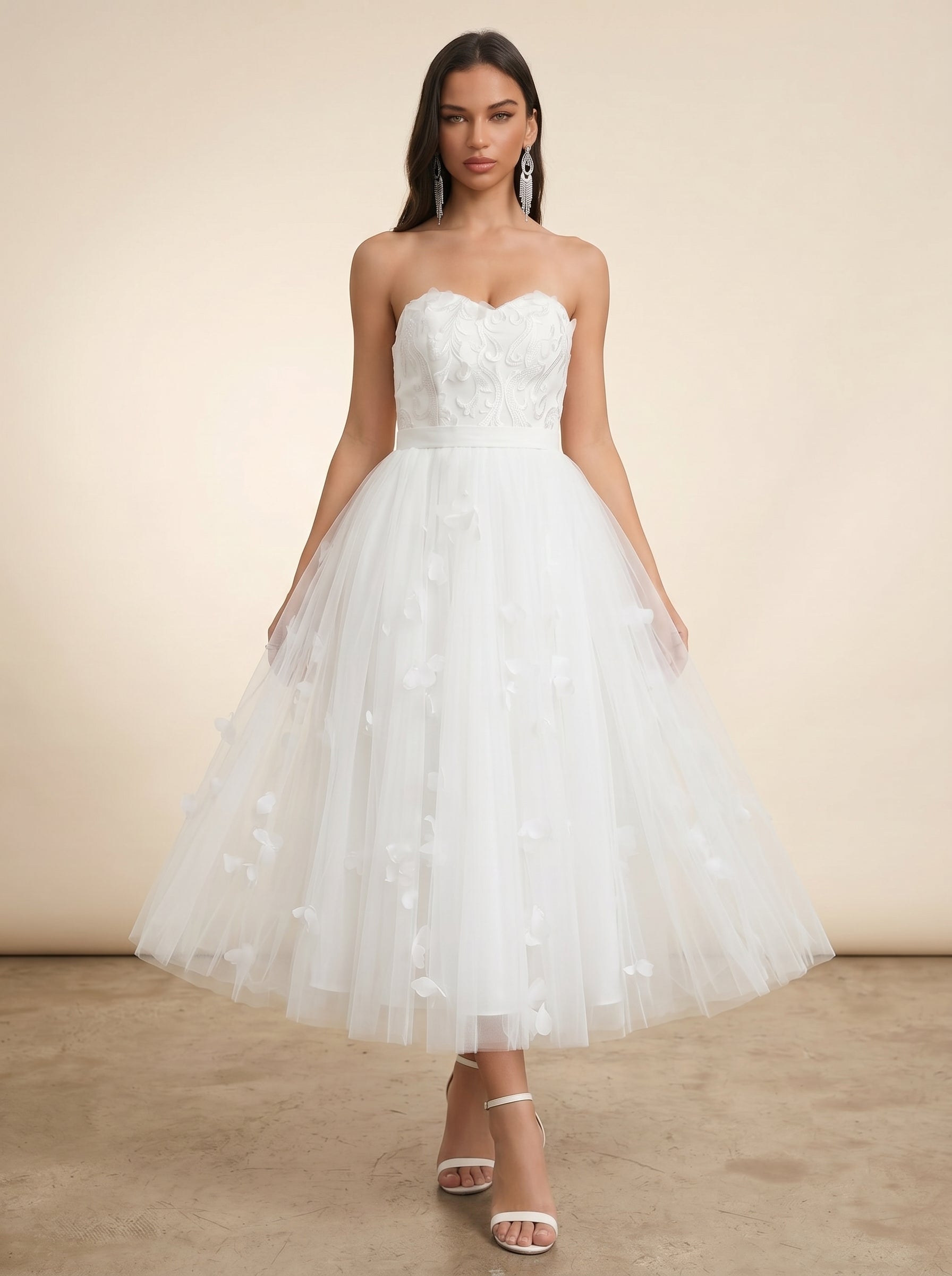 3D appliques strapless tulle wedding dress