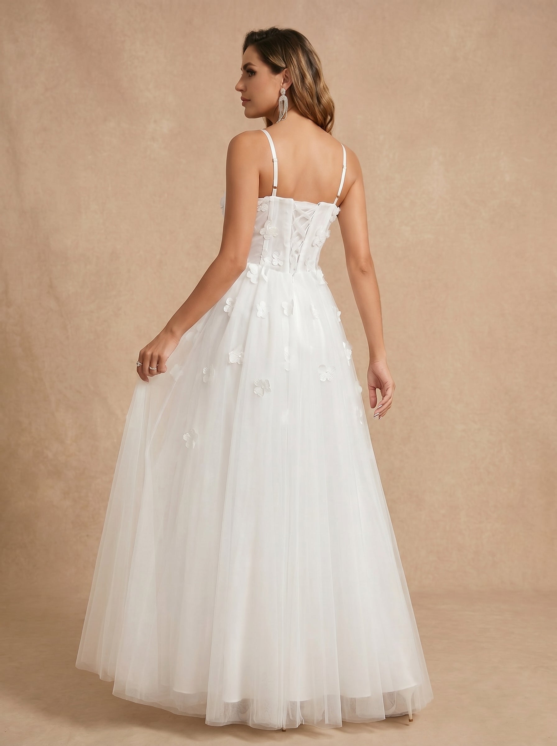 Romantic 3d appliques tulle wedding dress