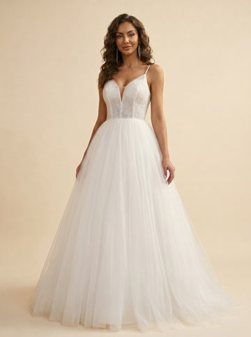 Elegant trailing long wedding dress