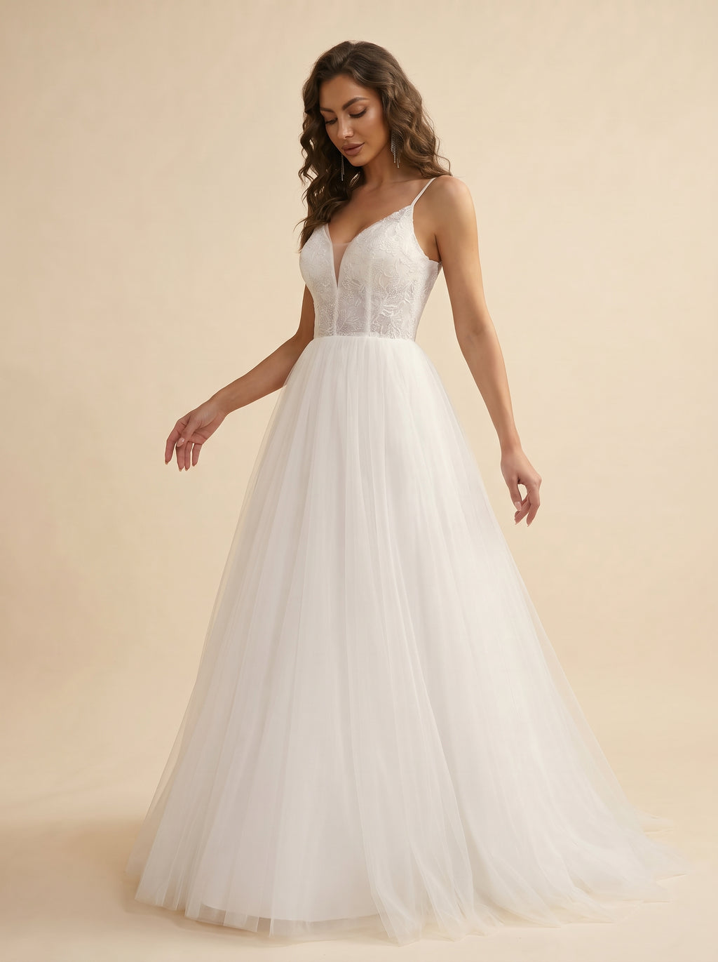 Elegant trailing long wedding dress