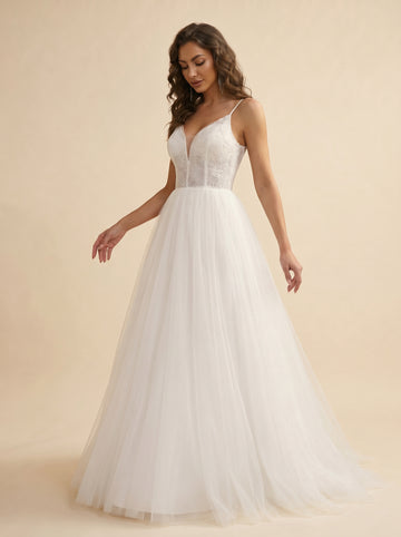 Elegant trailing long wedding dress