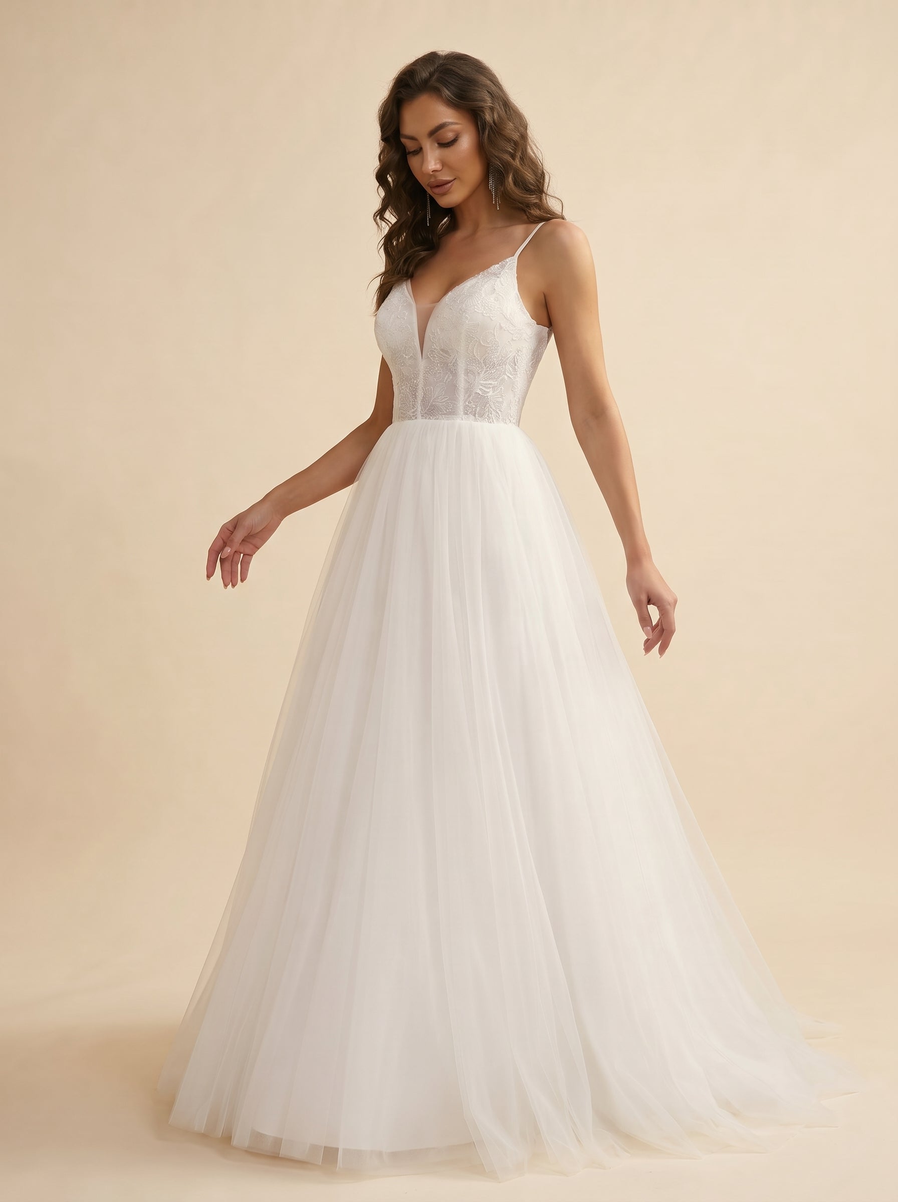 Elegant trailing long wedding dress