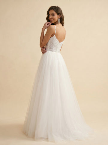 Elegant trailing long wedding dress