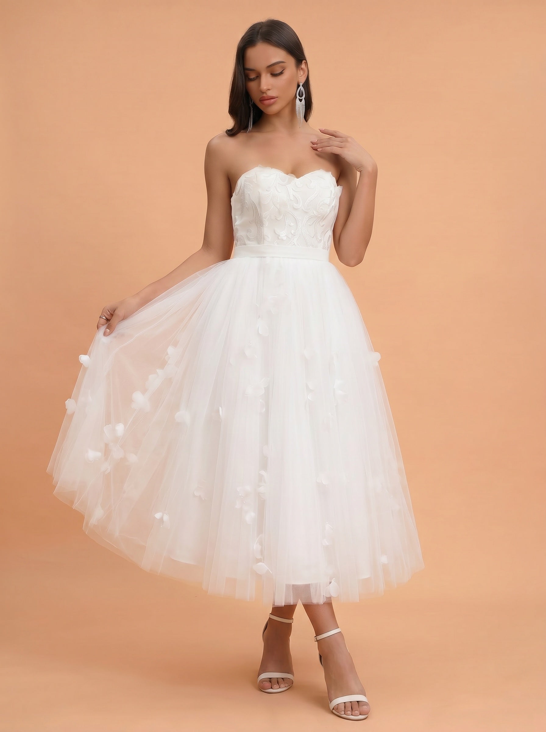 3D appliques strapless tulle wedding dress