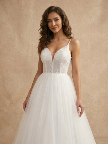 Elegant trailing long wedding dress