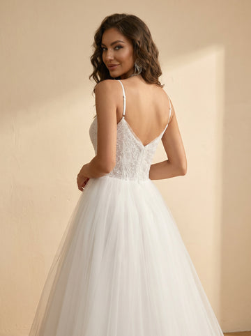 Elegant trailing long wedding dress